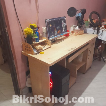 WITHE BOARD COMPUTER TABLE